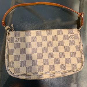 Louis Vuitton Pochette - please read